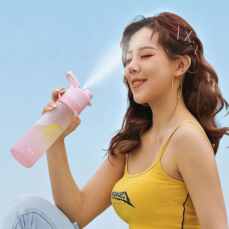 700ml Spray Water Bottle - Large Capacity Sports Bottle with Handle Strap - Minihomy