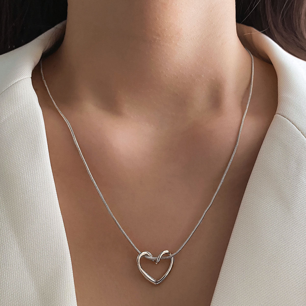 Niche Hollow Heart Necklace For Women: Elegant Love in Every Detail - Minihomy