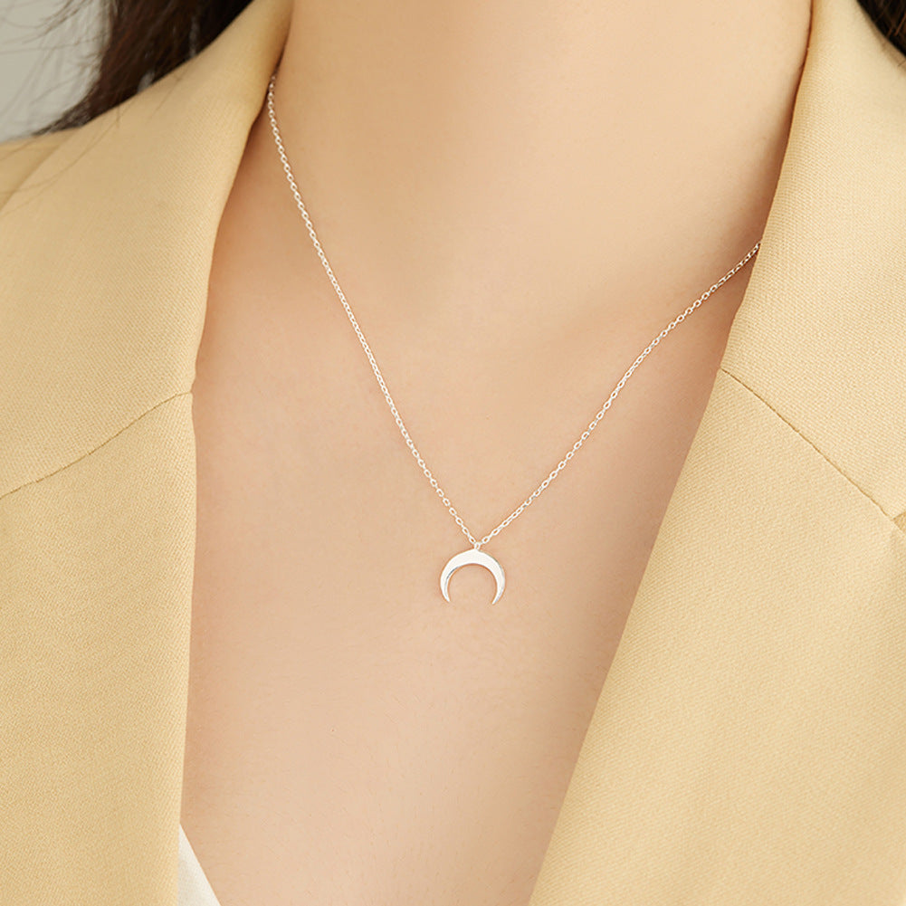 Simple Moon Pendant Sterling Silver Clavicle Chain: Elegant Simplicity for Your Neck