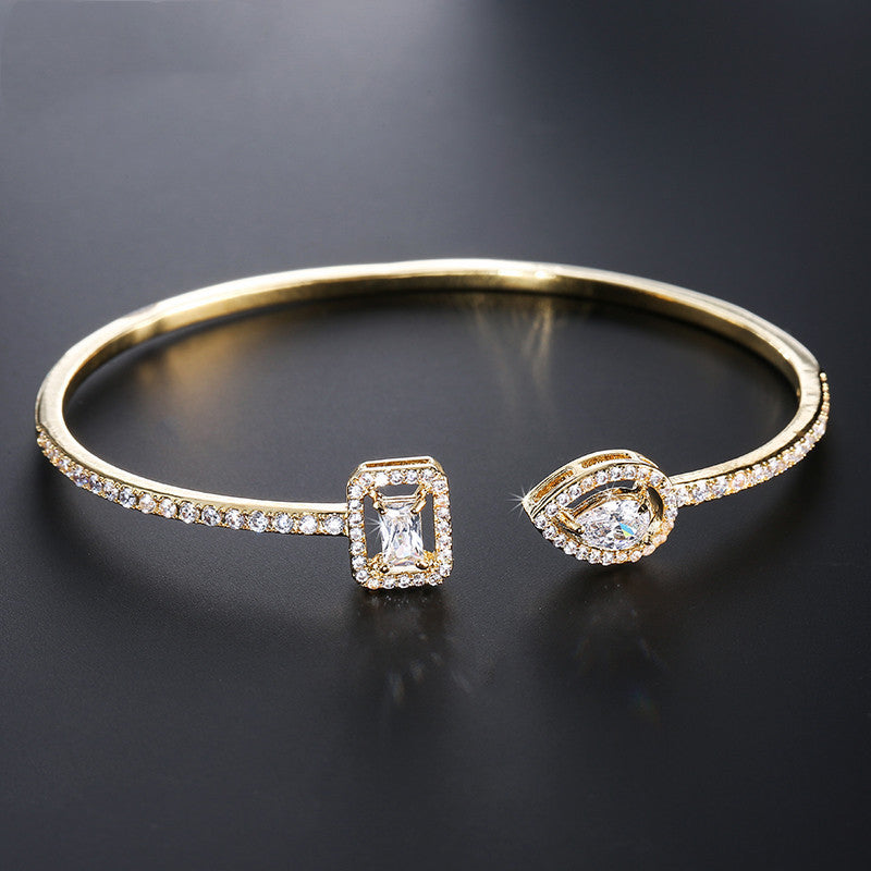 Simple And Exquisite Bracelet With Micro Inlaid Zircon