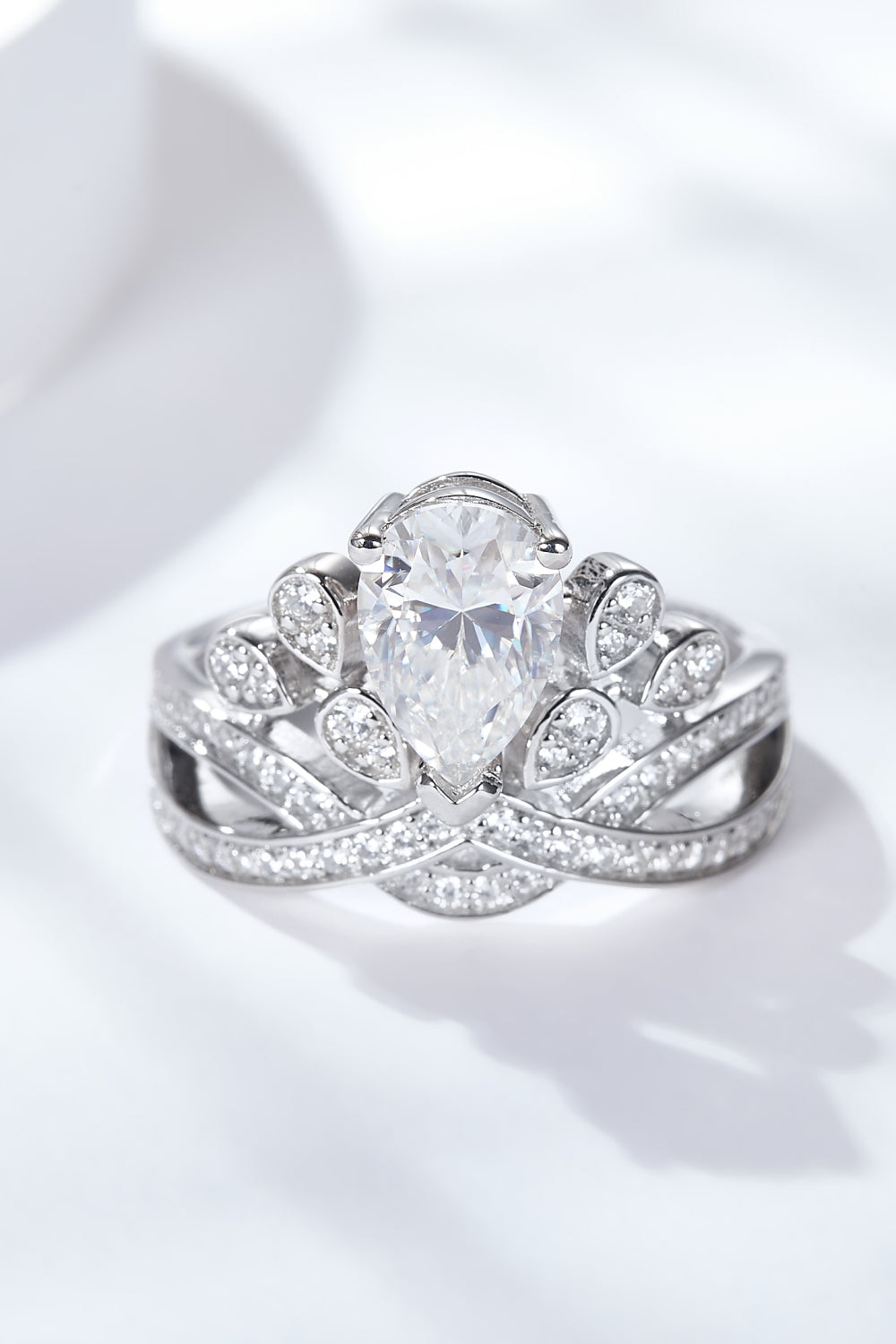 1.5 Carat Moissanite Crown-Shaped Ring - Minihomy